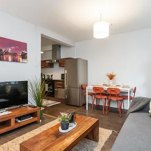  Apartment Lovely 2-bed In The Heart Of